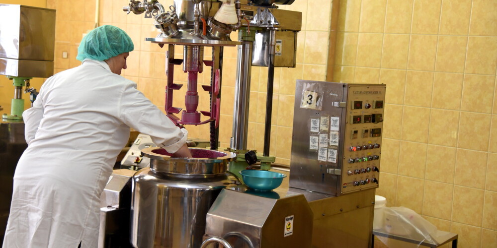 Parfimērijas un kosmētikas ražotāja AS "Dzintars" ražotne.