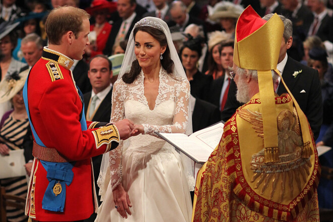 Keitas Alexander McQueen kāzu kleita nosaukta par desmitgades top kleitu.