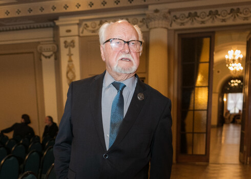 Tautā mīlētais kinorežisors Jānis Streičs Rīgā apmeklēja filmas "Dvēseļu putenis" preses konferenci, kurā satikās gan ar aktieriem, gan sen nesastaptiem kolēģiem un paziņām.