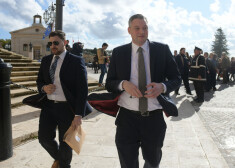 Žurnālistes slepkavības izmeklēšanas dēļ no amata atkāpjas divi Maltas ministri