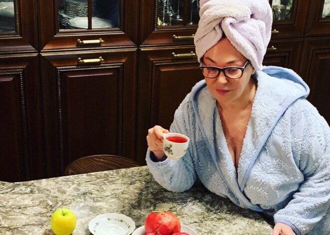 «Сорвалась»: Лариса Гузеева после курса голодовки нарушила диету