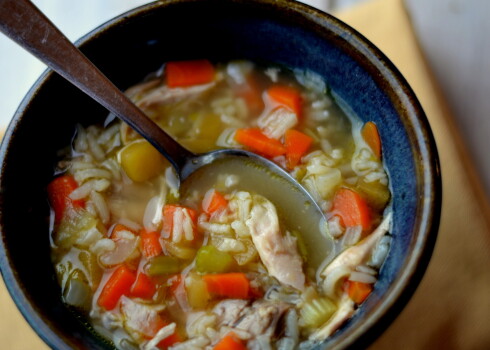 Vistas un rīsu zupa ar citronu