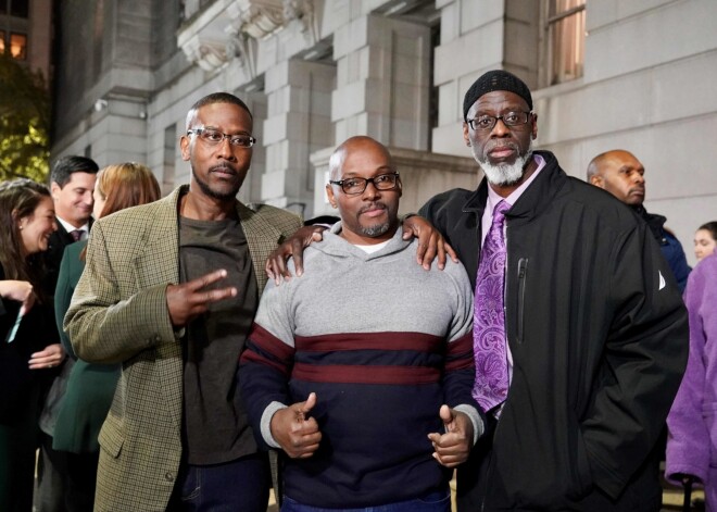 Trīs par slepkavību notiesāti vīrieši pēc 36 gadiem cietumā ASV pierādījuši savu nevainību