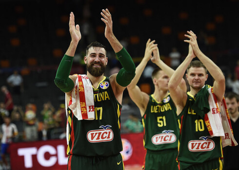 Lietuvas vīriešu basketbola izlase nākamā gada jūnijā gaidāmajā olimpiskajā kvalifikācijas turnīrā tiksies ar 2017.gada Eiropas čempioniem Slovēniju.