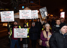 Protestā pret 5G tīkla ieviešanu Latvijā sabiedrības uzmanību mēģināja pievērst ap 50 cilvēku