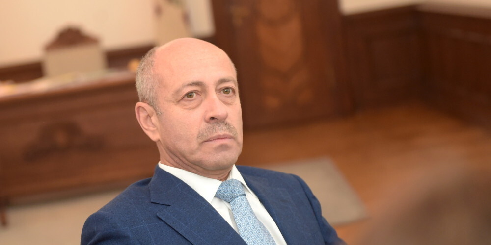 Оппозиции не удалось снять Олега Бурова с должности председателя Рижской думы