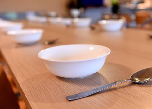 Pēc saindēšanās skandāla ēdināšanas pakalpojumus Siguldas skolās no nākamā gada nodrošinās SIA "Aniva"