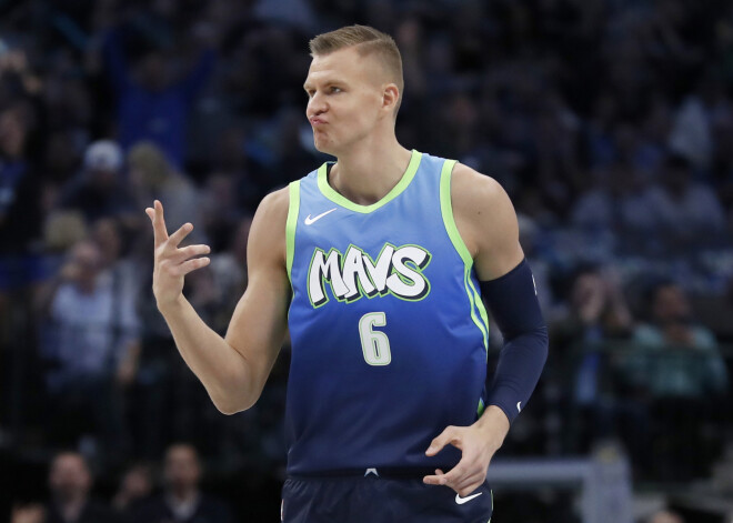 Porziņģis ar 15 punktiem palīdz "Mavericks" pārtraukt NBA līderes "Lakers" desmit uzvaru sēriju