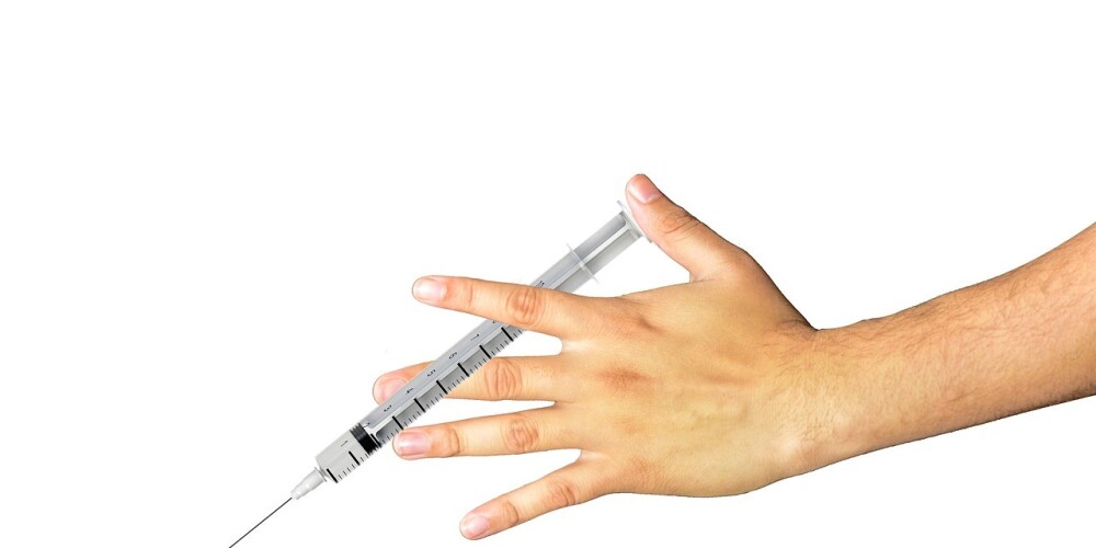 "Хотела привиться, но не смогла!": Рижанка пожаловалась на нехватку вакцин