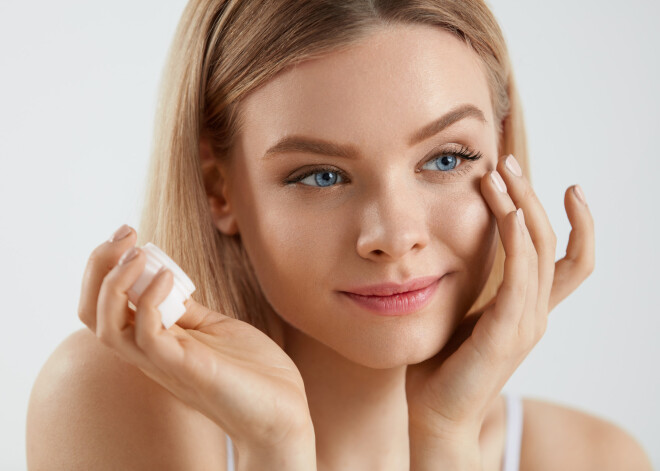 Kā pareizi rūpēties par acu zonu, lai sejā nemanītu pārslodzi un nogurumu