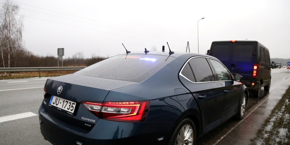 В Саласпилсе при ссоре водителей повреждена машина: ищут очевидцев