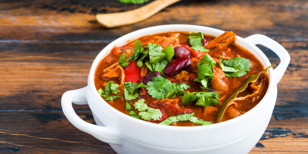 Tomāti ar ceptu tītaru un pupiņām