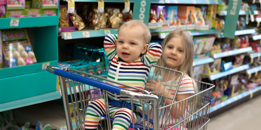 Bērns lielveikalā pieprasa pirkt visu, ko vien ierauga. Kā atrunāt?
