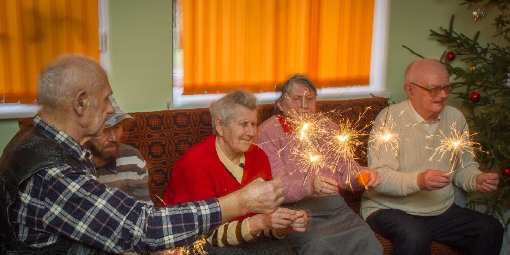 Благотворительная акция «Ангелы Добра» призывает порадовать пожилых обитателей латвийского пансионата подарками на Рождество