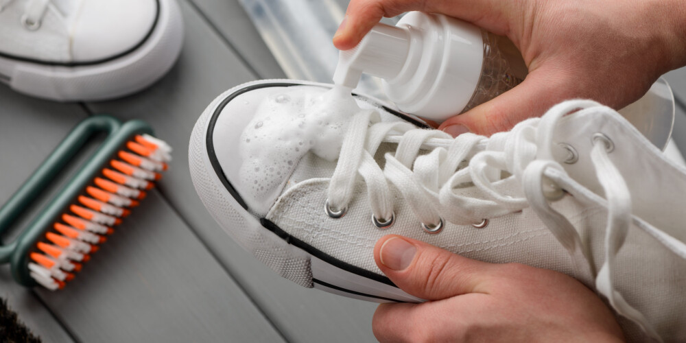 Kā ieziemot audekla apavus, lai kodes nesagrauž?