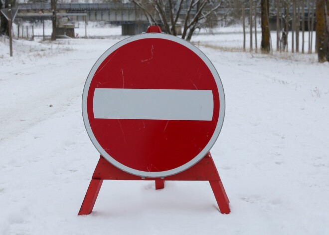 Lāču un Straumes ielas posmos Rīgā slēgs satiksmi