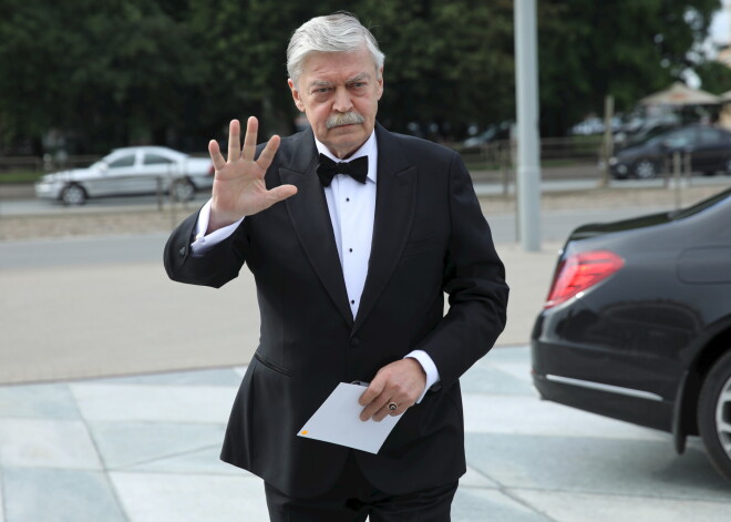 Krievijas vēstnieks uzskata, ka Latvijas krievvalodīgie iedzīvotāji kļuvuši par valdošās koalīcijas politisko spēļu ķīlniekiem