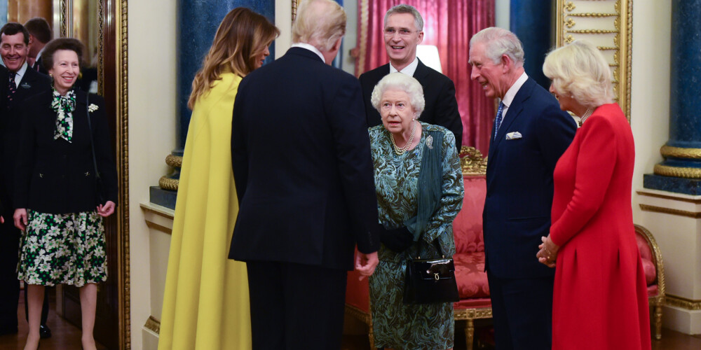 Karaliene sabar princesi Annu, ka tā nav sasveicinājusies ar Trampu