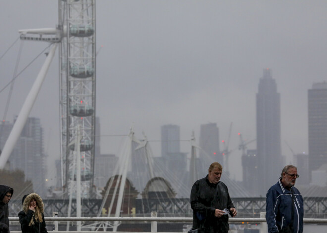 Realitāte ne tikai Indijā: dzīvot Londonā esot tāpat, kā izsmēķēt 150 cigaretes gadā