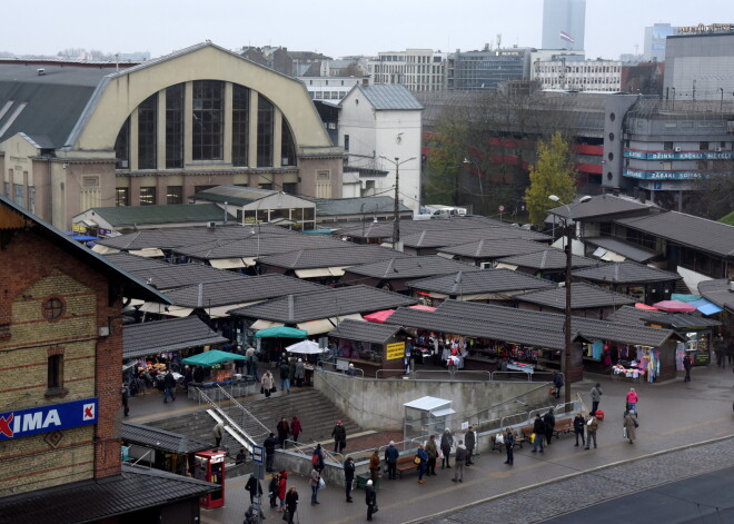 Rīgas būvvalde informējusi domi par Centrāltirgus kiosku nelegālo statusu, bet tā nav reaģējusi