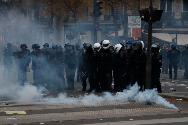 Tūkstošiem cilvēku visā valstī izgājuši ielās, un kopumā plānotas aptuveni 250 demonstrācijas.