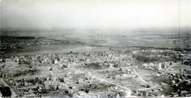 Tāda izskatījās Jelgava pēc sarkanarmijas bombardēšanas 1944. gada augustā sākumā.