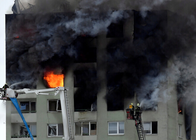 VIDEO: gāzes sprādziens daudzdzīvokļu namā Slovākijā; gājuši bojā pieci cilvēki