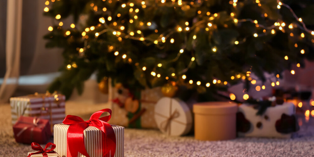 Latvijas iedzīvotāji atklāj, cik grasās tērēt Ziemassvētku dāvanām