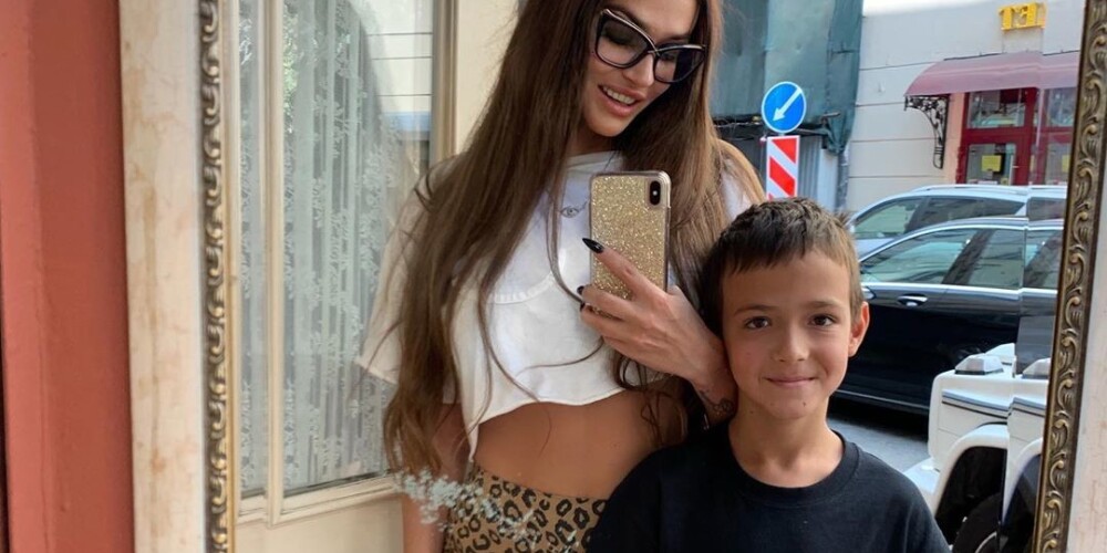 Алена Водонаева поскандалила с бывшим мужем из-за "лысого сына"