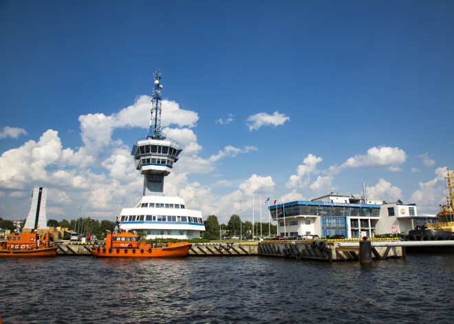 Valsts pārņems Rīgas un Ventspils ostas