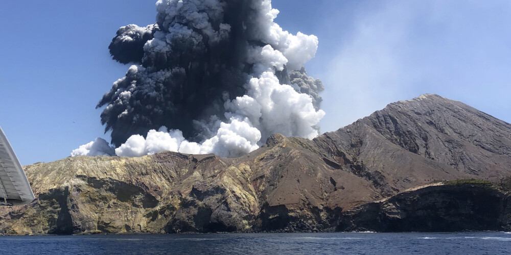 Riskantā operācijā Jaunzēlandes policija mēģinās piekļūt vulkāna izvirdumā bojāgājušajiem