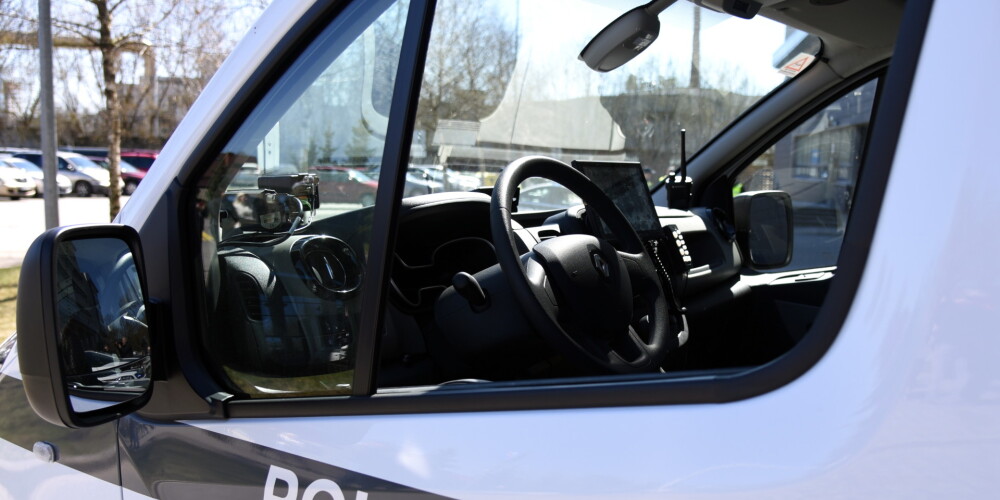 Тяжелое столкновение легковушки с фурой в Кулдиге: один из шоферов погиб