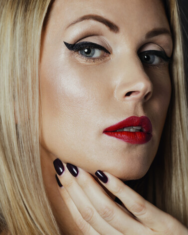 PASSION.ACADEMY īpašniece Anna Lieckalniņa. Grims: Ilze Līkuma un Dace Jaunslaviete