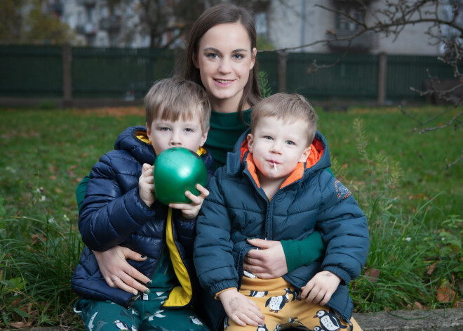 Divu dēlu māmiņai Laurai Grēviņai "Instagram" ir pilna laika darbs