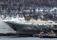 Nodzēsts ugunsgrēks uz vienīgā Krievijas aviācijas bāzes kuģa