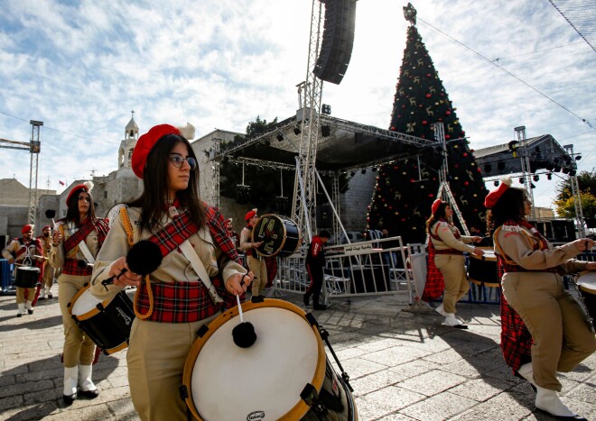 Relikvijas ierašanos Betlēmē sagaidīja ar lielu godu, tostarp palestīniešu skautu un gaidu orķestri.