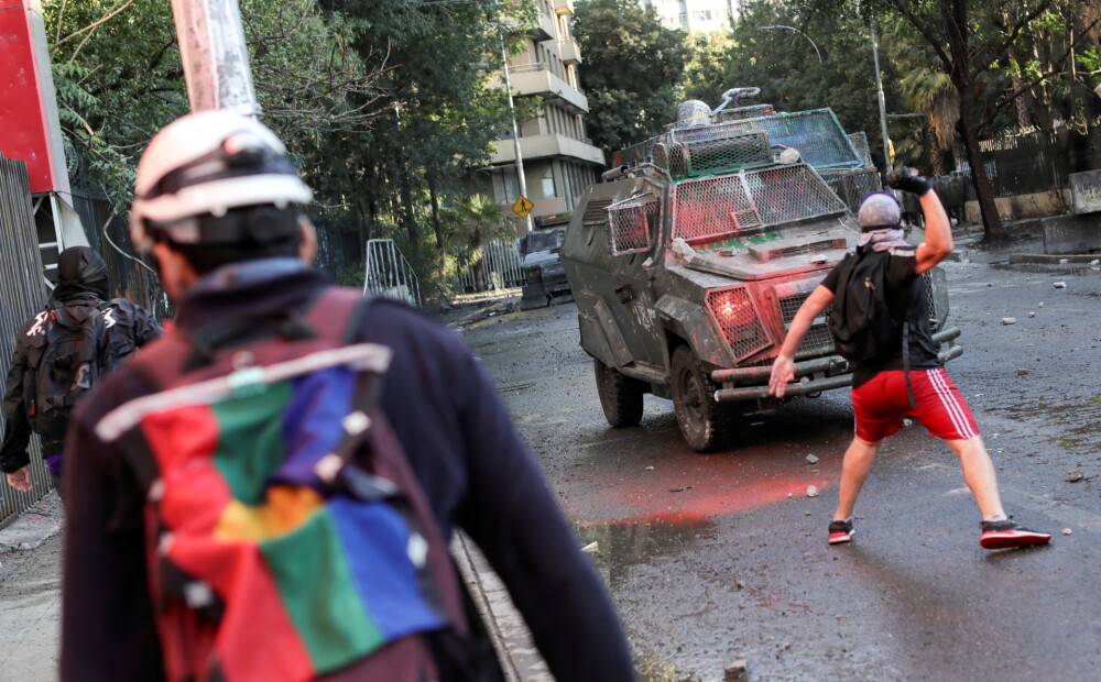 ANO: Čīles policija uz protestiem reaģējusi 