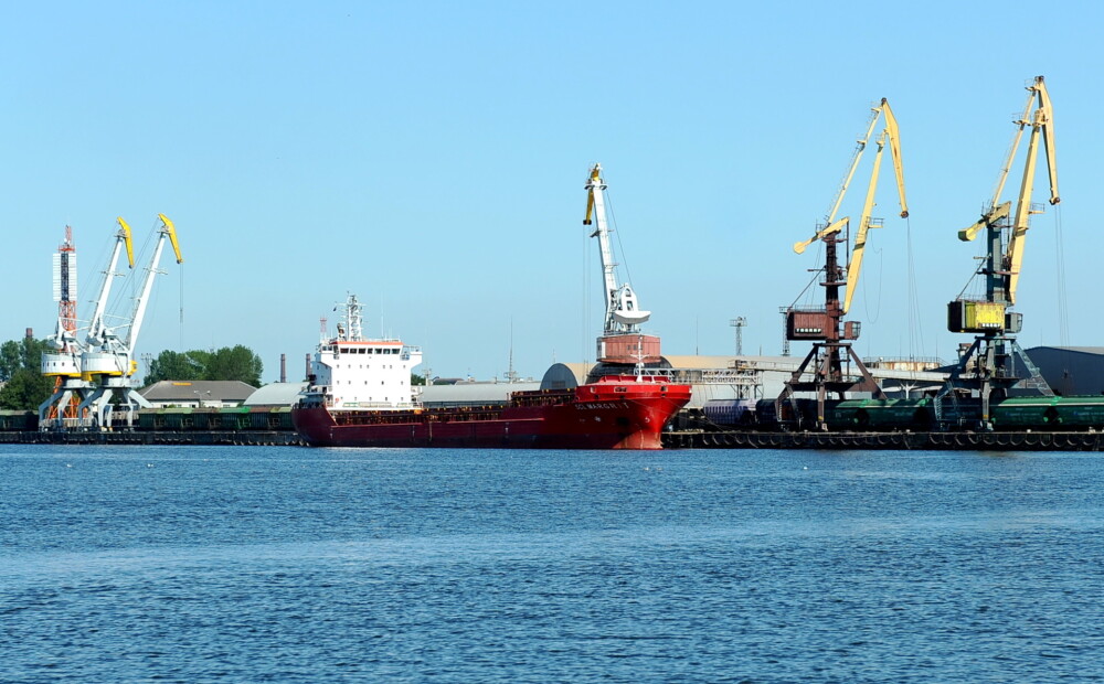 Kuģniecības uzņēmumus visā pasaulē brīdina neizmantot Ventspils ostu