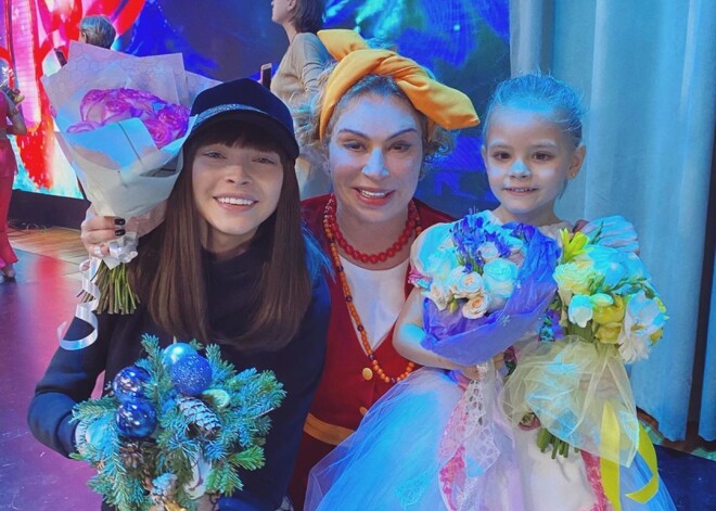 Видео: мама Тимати вышла на сцену вместе с внучкой