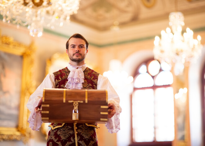 Melnā Mora ceļojums Melngalvju namā brīvdienās