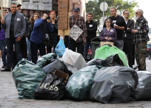 Aizstāvot rīdzinieku intereses maksāt mazāk par atkritumu izvešanu, Rīgas dome vērsīsies tiesā