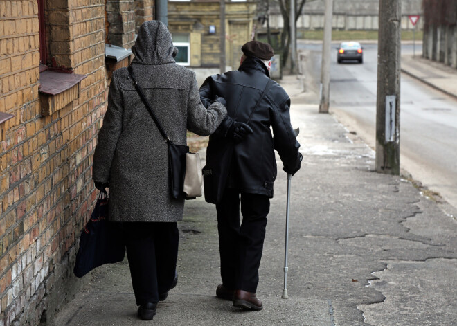 30 gadu darba stāžs un pensija 83 eiro mēnesī - šādā situācijā piektā daļa pensionāru