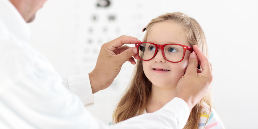 Līdz gada beigām ir iespēja bērniem saņemt brilles bez maksas