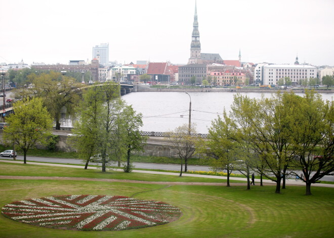 Благоустройство города: кто в Риге сажает цветы и заботится о чистоте?