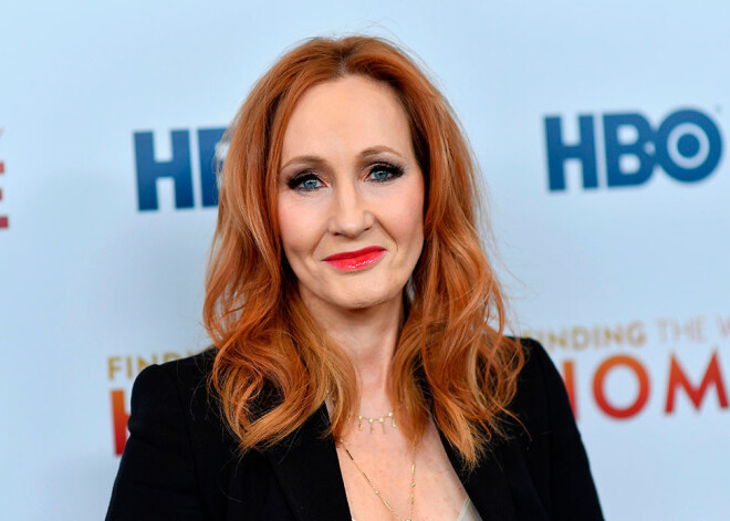 Dž.K.Roulinga izpelnījusies pārmetumus "transfobijā"