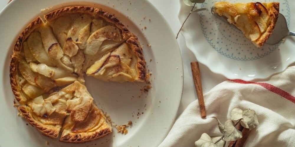 Ziemassvētku ābolu plātsmaize