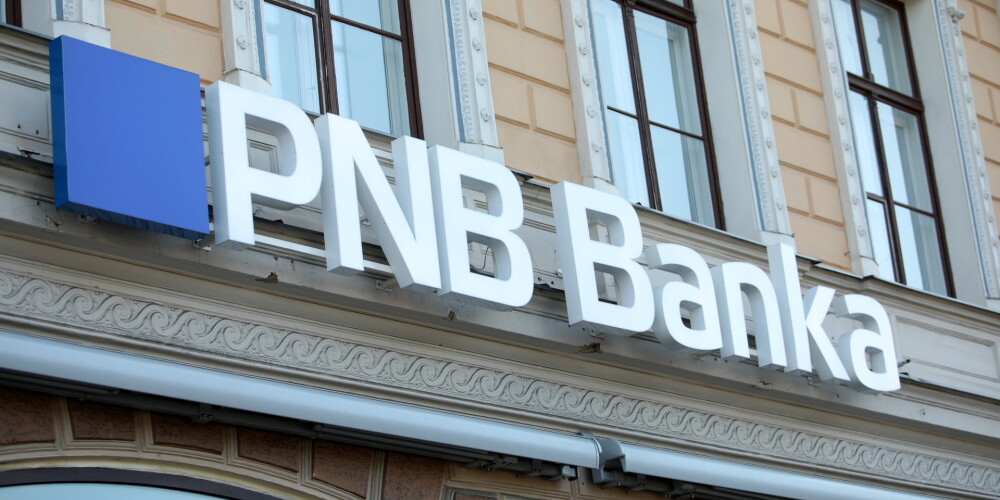 "Пусть подавятся!": Из-за краха банка PNB одинокую пенсионерку из Лиепаи заставили дважды платить по счетам