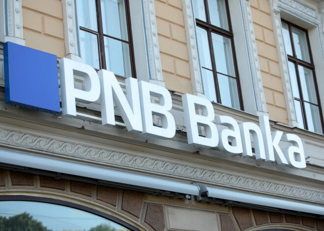 "Пусть подавятся!": Из-за краха банка PNB одинокую пенсионерку из Лиепаи заставили дважды платить по счетам