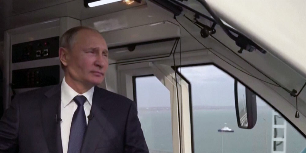 Putins uz okupētās Krimas dzelzceļa tilta atklāšanu ierodas ar pasažieru vilcienu