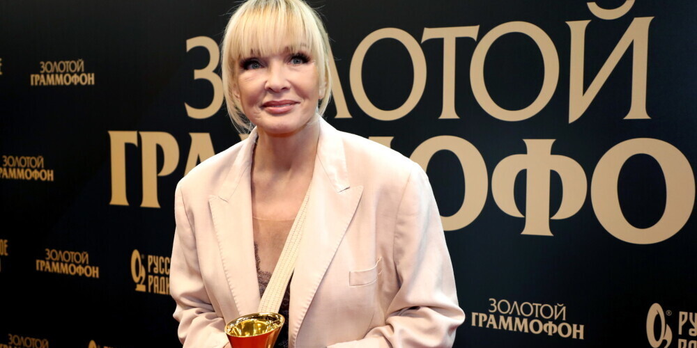 ПБК покажет церемонию «Золотой граммофон», на которой Лайма Вайкуле получила награду за вклад в российский шоу-бизнес